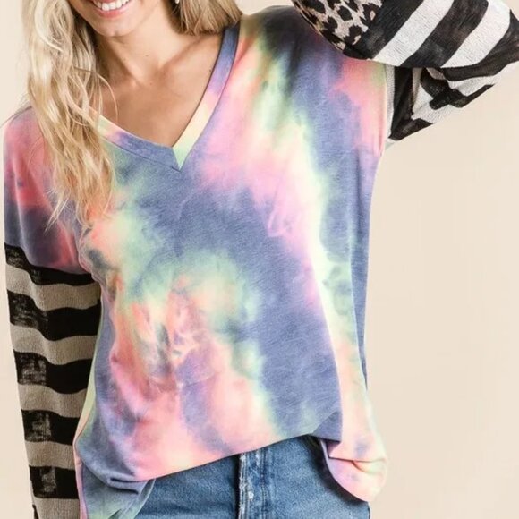 ✨NWT BiBi Tie Dye V Neck Top with Stripe Puff Sleeves - Picture 3 of 7